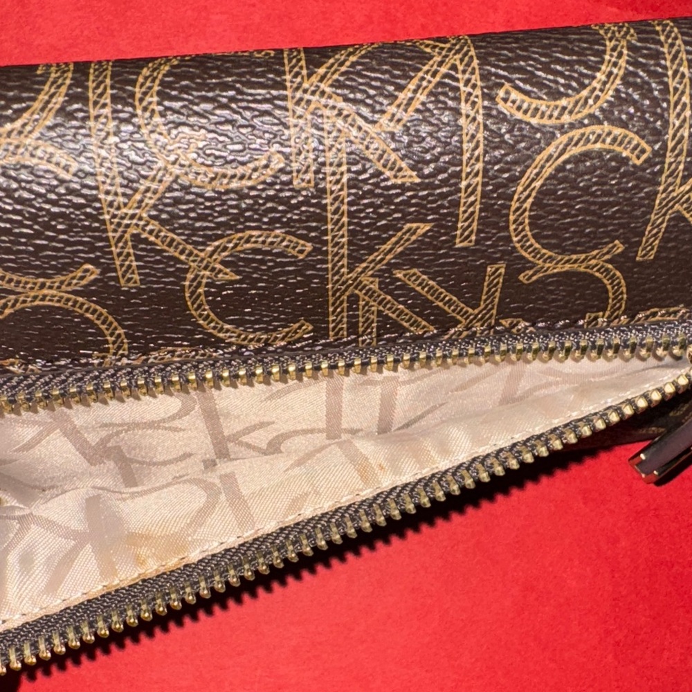 Calvin Klein Trifold Wallet in Dark Brown Signature Leather - Picture 5 of 8